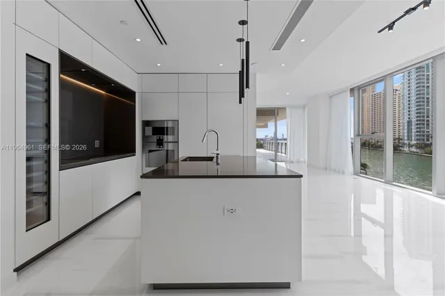 $16,500 | 300 Biscayne Blvd Way, Unit 704, Miami, FL 33131