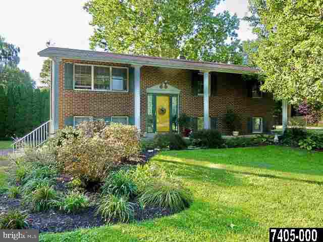 2 Manor Road York, PA 17403 - Photo 1 of 25 Gallery Image 1