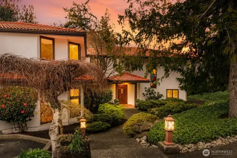$2,795,000 | 5601 43rd Avenue West, Seattle, WA 98199