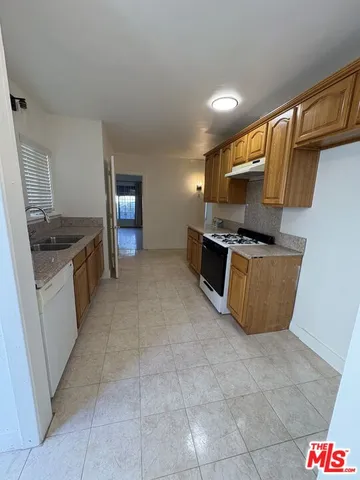 $3,200 | 173 North Mariposa Avenue, Los Angeles, CA 90004