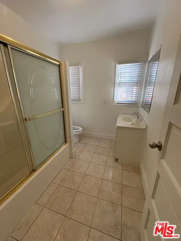 $3,200 | 173 North Mariposa Avenue, Los Angeles, CA 90004