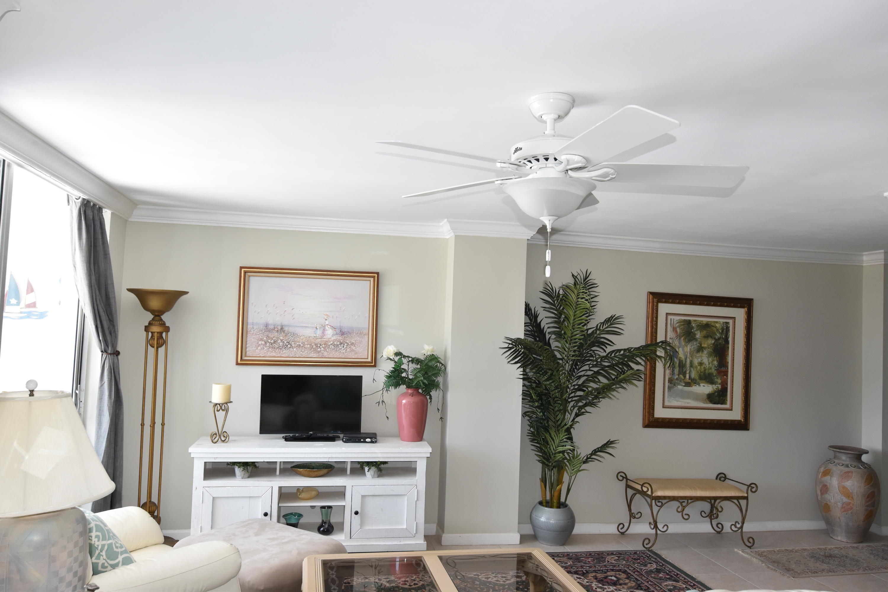 1505 North Riverside Drive, Unit 601 Pompano Beach, FL 33062 - Photo 4 of 35 Living Room