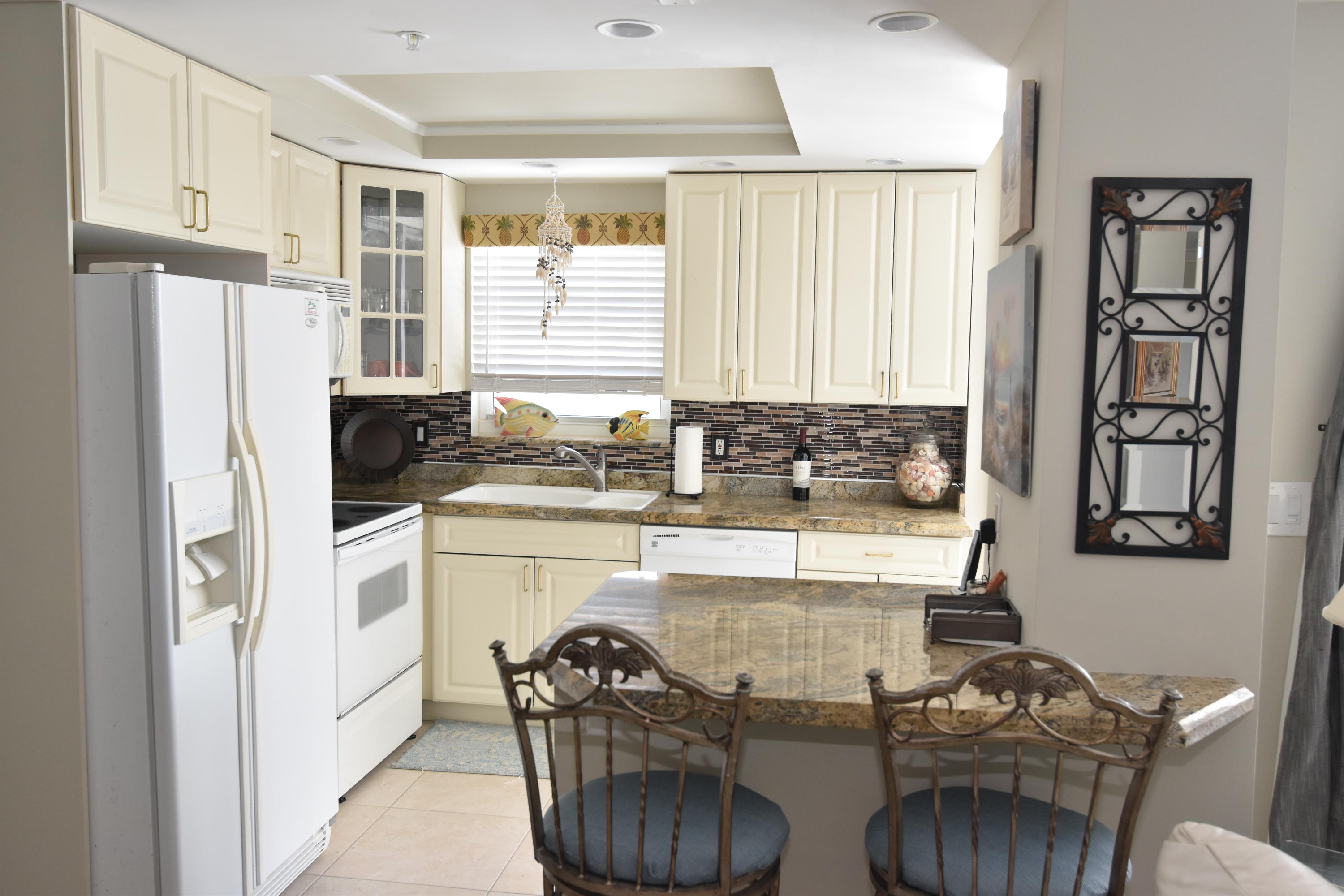 1505 North Riverside Drive, Unit 601 Pompano Beach, FL 33062 - Photo 7 of 35 Kitchen