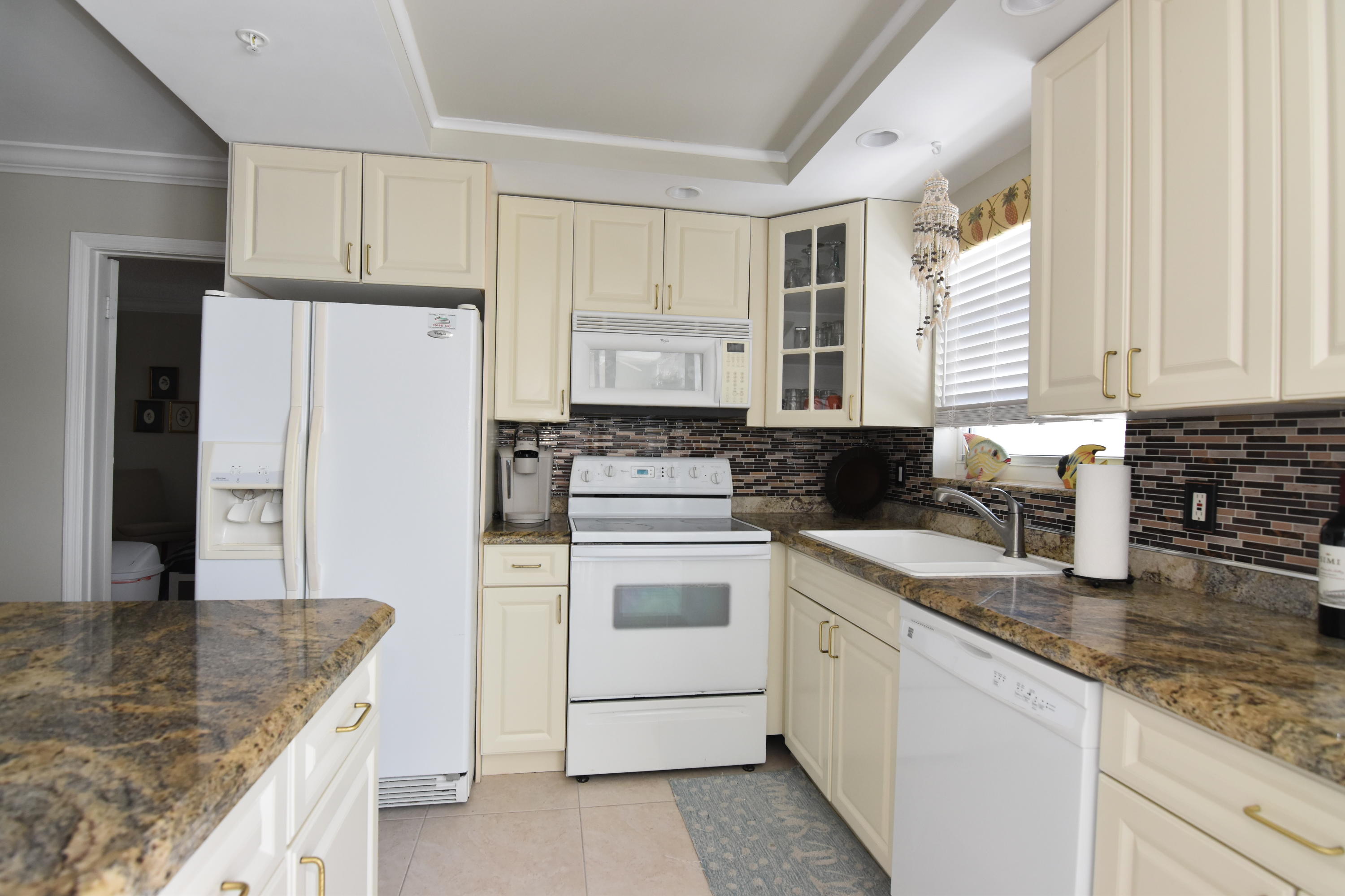 1505 North Riverside Drive, Unit 601 Pompano Beach, FL 33062 - Photo 8 of 35 Kitchen
