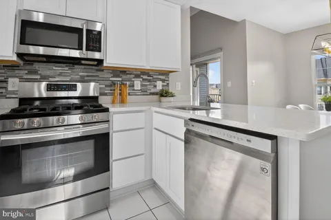 $499,000 | 11326 Westbrook Mill Lane, Unit 301, Fairfax, VA 22030