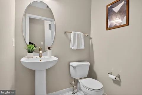 $499,000 | 11326 Westbrook Mill Lane, Unit 301, Fairfax, VA 22030