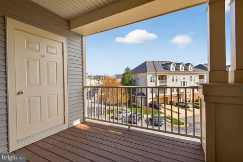 $499,000 | 11326 Westbrook Mill Lane, Unit 301, Fairfax, VA 22030