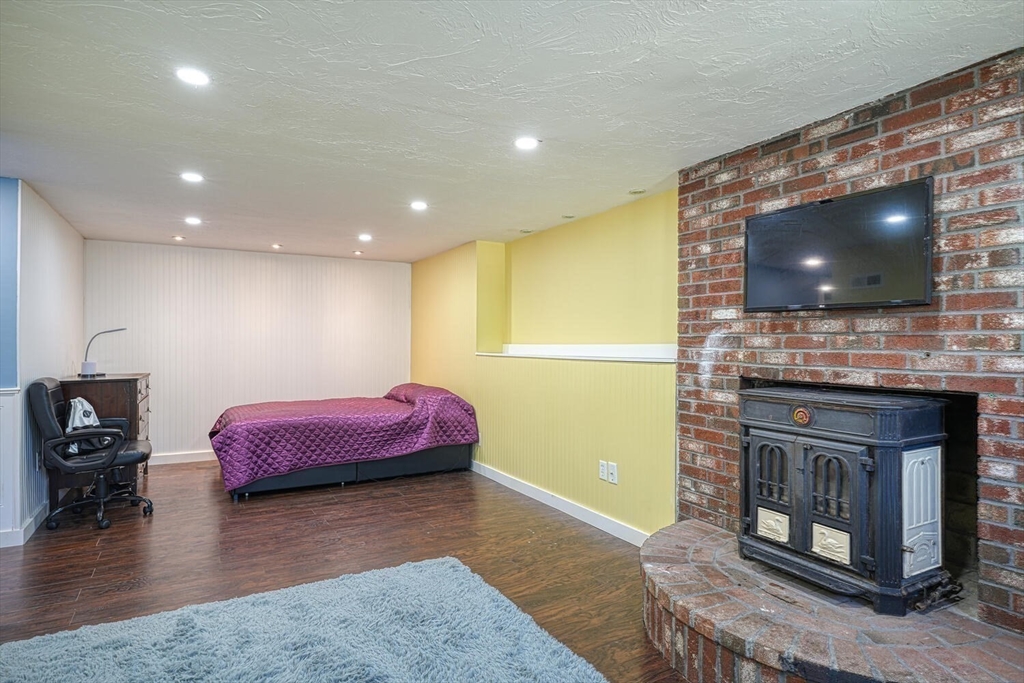 47 Robin Hood Road Marlborough, MA 01752 - Photo 18 of 28 Gallery Image 18