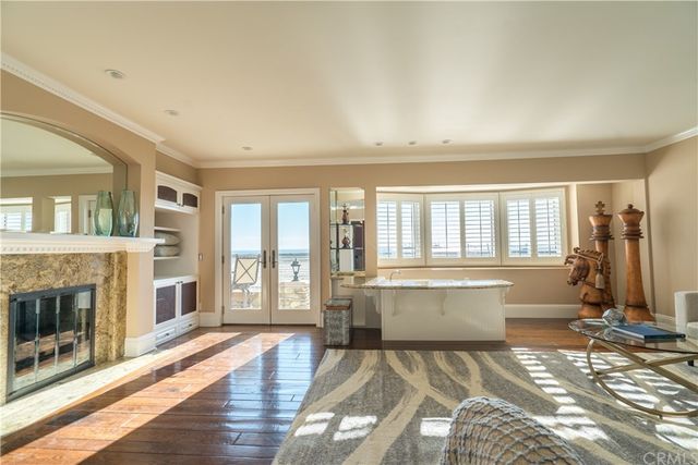 $2,100,000 | 5529 East Seaside Walk, Long Beach, CA 90803
