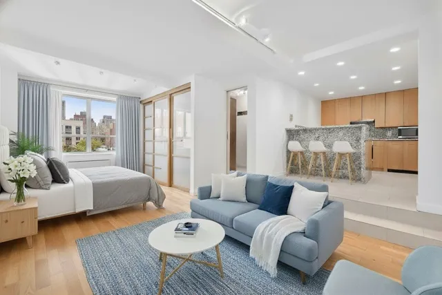 $499,000 | 200 West 20th Street, Unit 902 | Chelsea