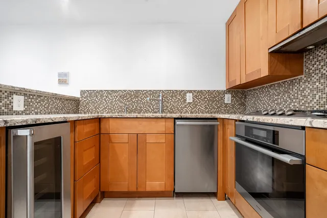 $499,000 | 200 West 20th Street, Unit 902 | Chelsea