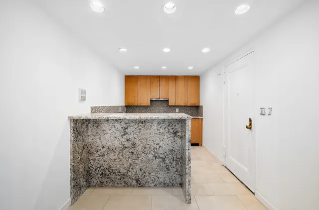 $499,000 | 200 West 20th Street, Unit 902 | Chelsea