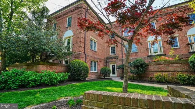 $2,150 | 1107 North Pitt Street, Unit 2A, Alexandria, VA 22314