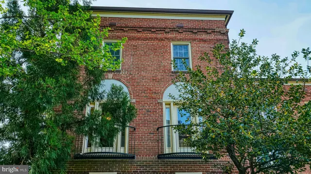 $2,150 | 1107 North Pitt Street, Unit 2A, Alexandria, VA 22314