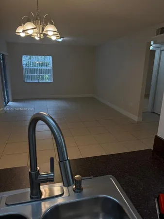 $2,000 | 458 Northeast 210th Cir Terrace, Unit 1018, Miami, FL 33179