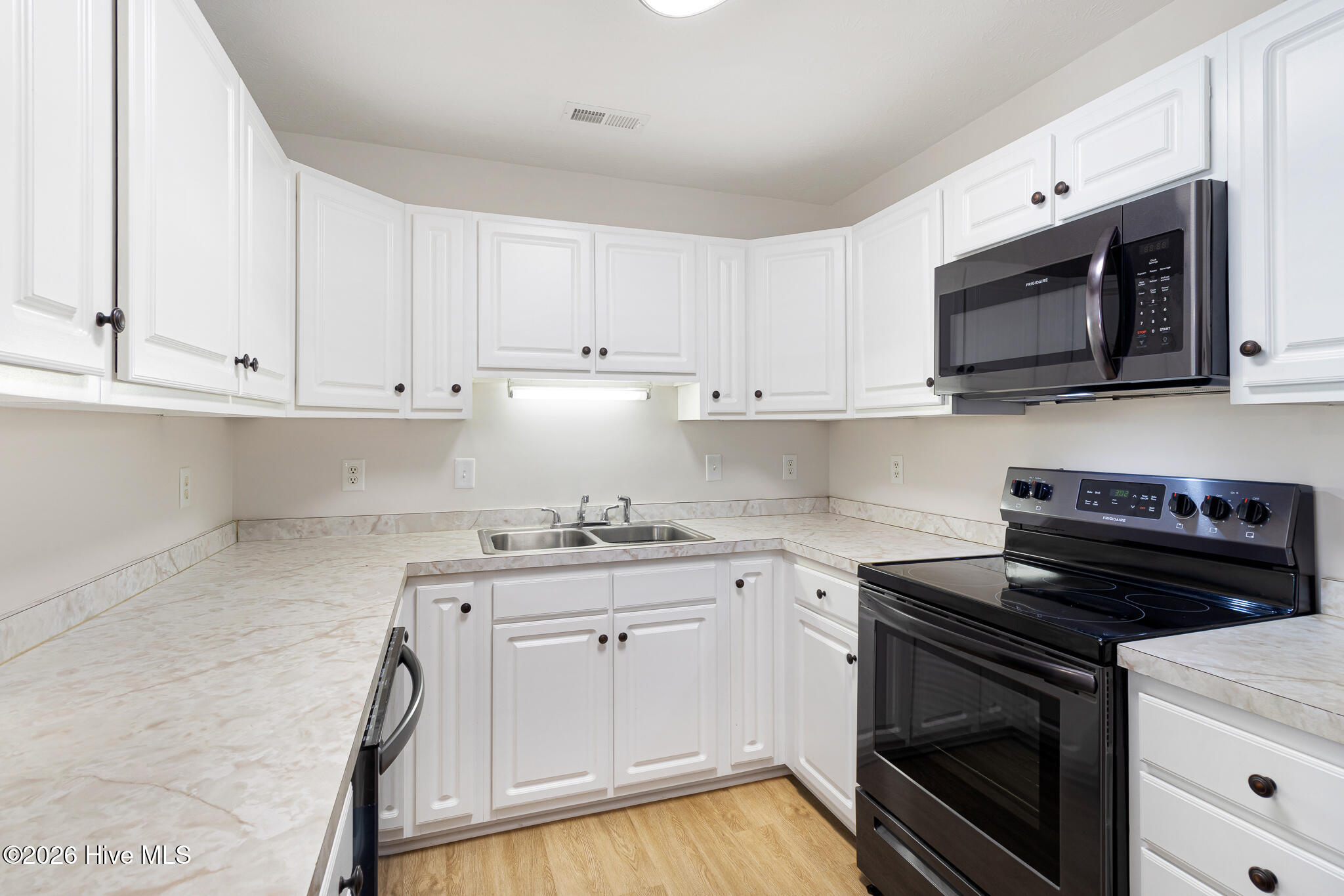 2900 Myrtle Street, Unit 11 ROSEWOOD VILLAGE Morehead City, NC 28557 - Photo 3 of 27 Kitchen