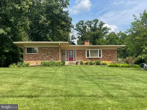 $4,300 | 3909 Pineland Street, Fairfax, VA 22031