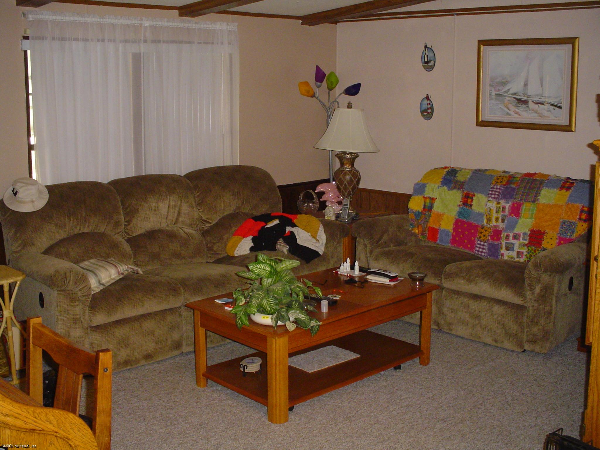 121 Riverside Satsuma, FL 32189 - Photo 2 of 5 Living Room