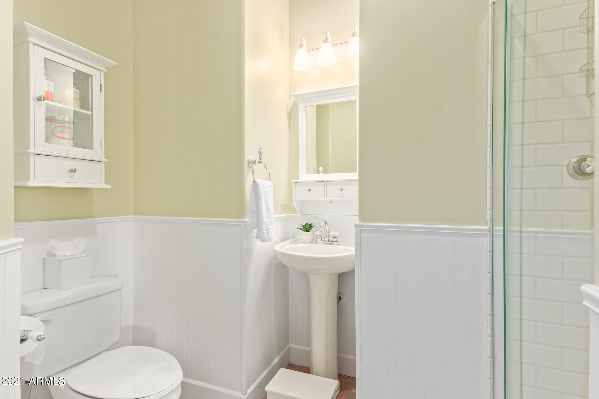2495 East Queen Creek Road Gilbert, AZ 85298 - Photo 27 of 39 Hall Bathroom