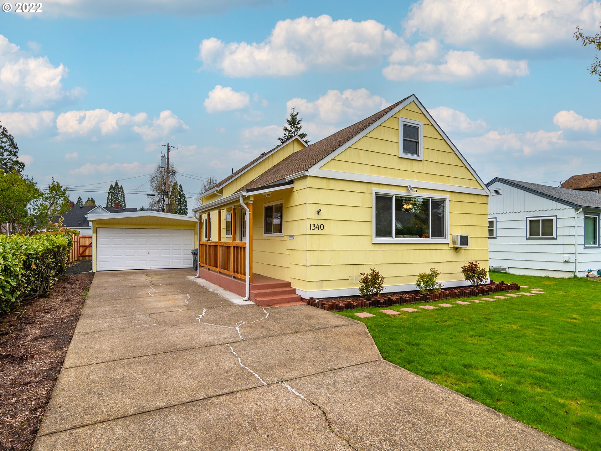 1340 E Street Springfield, OR 97477 - Photo 1 of 32 a view of a yard in front of a house with a large tree