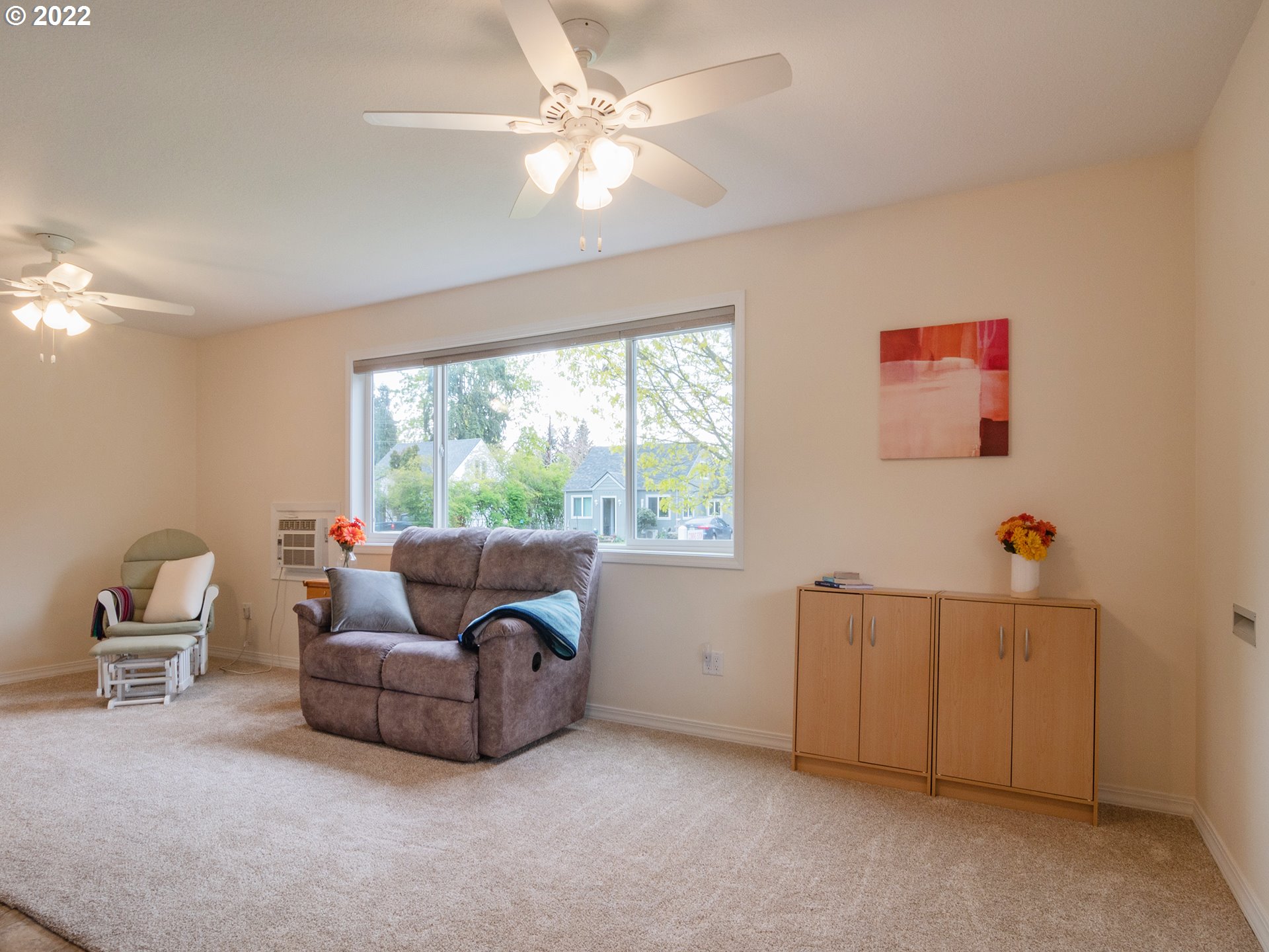 1340 E Street Springfield, OR 97477 - Photo 11 of 32 a living room with furniture and a window