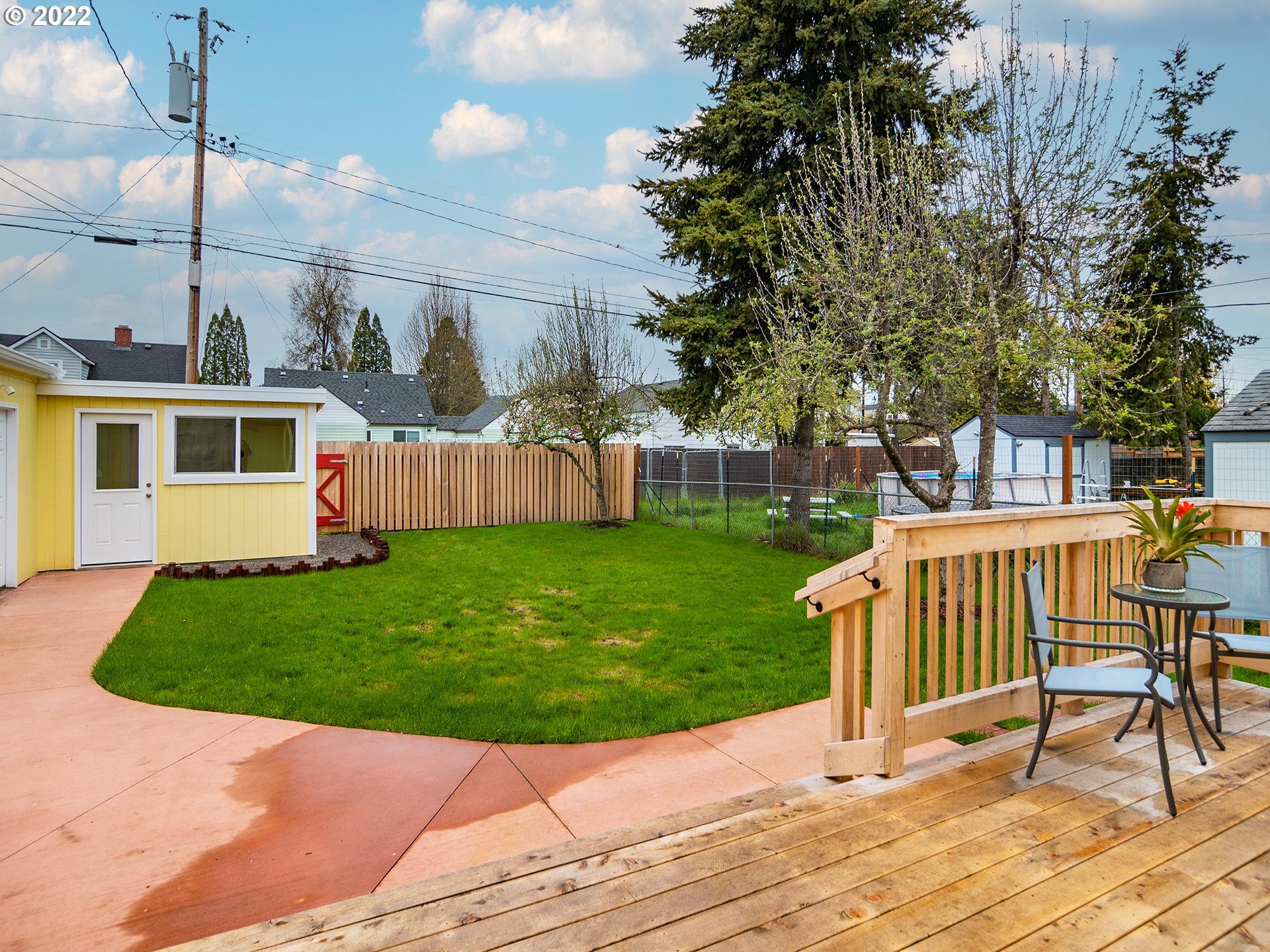 1340 E Street Springfield, OR 97477 - Photo 29 of 32 a view of a patio with a table chairs and a patio