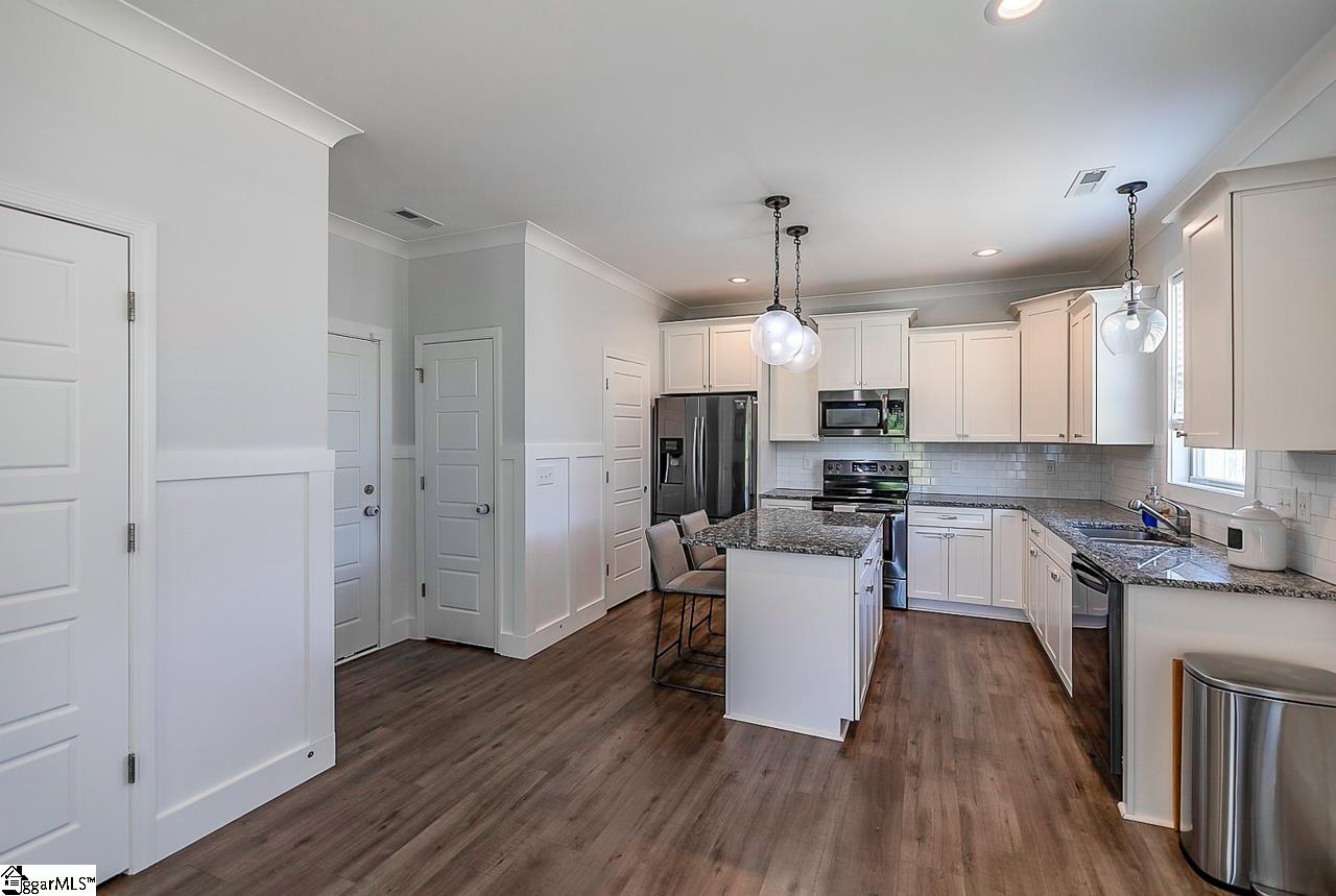 431 Dickson Road Campobello, SC 29322 - Photo 12 of 31