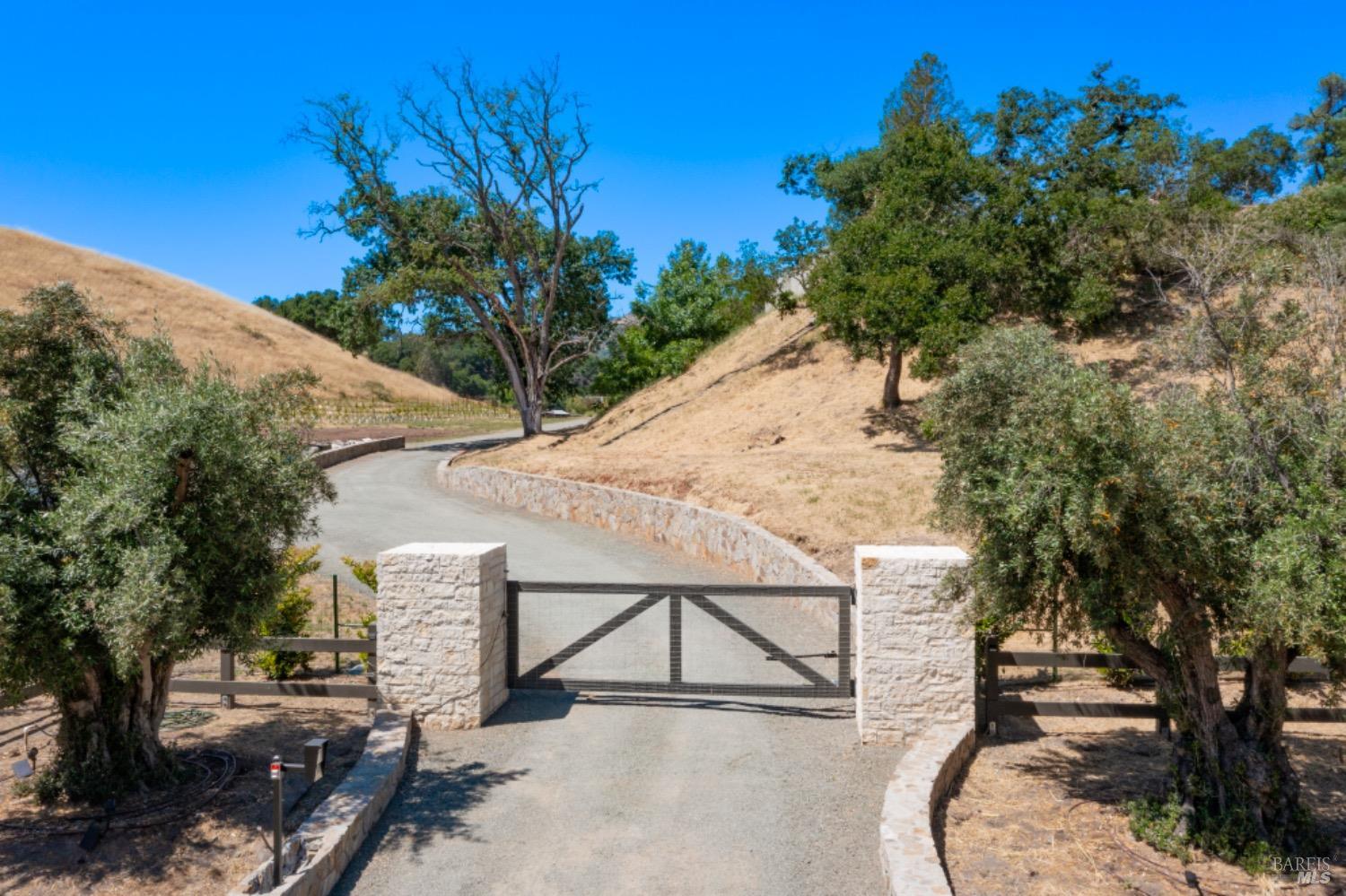 2641 Riebli Road Santa Rosa, CA 95404 - Photo 2 of 25
