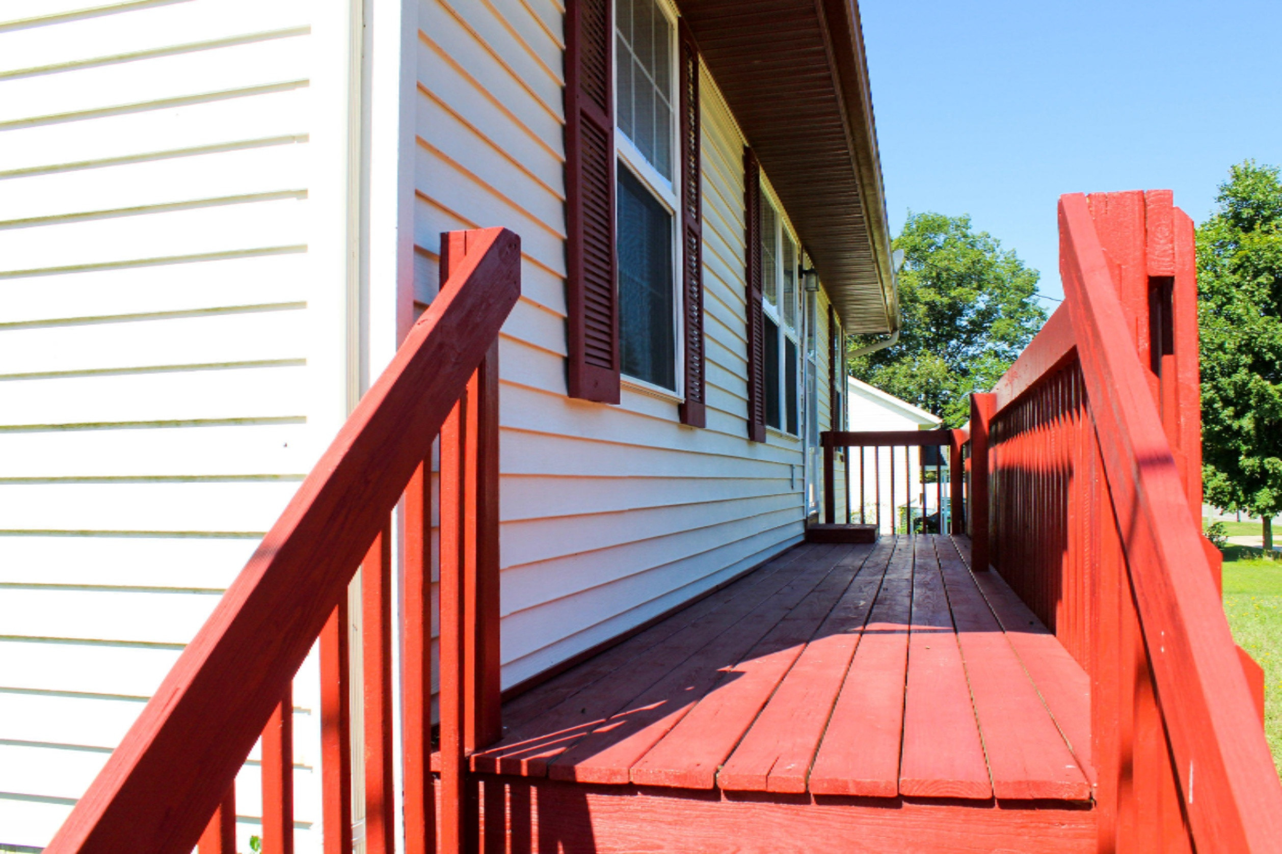 1373 Horton Road Muskegon, MI 49445 - Photo 3 of 36 Front Deck