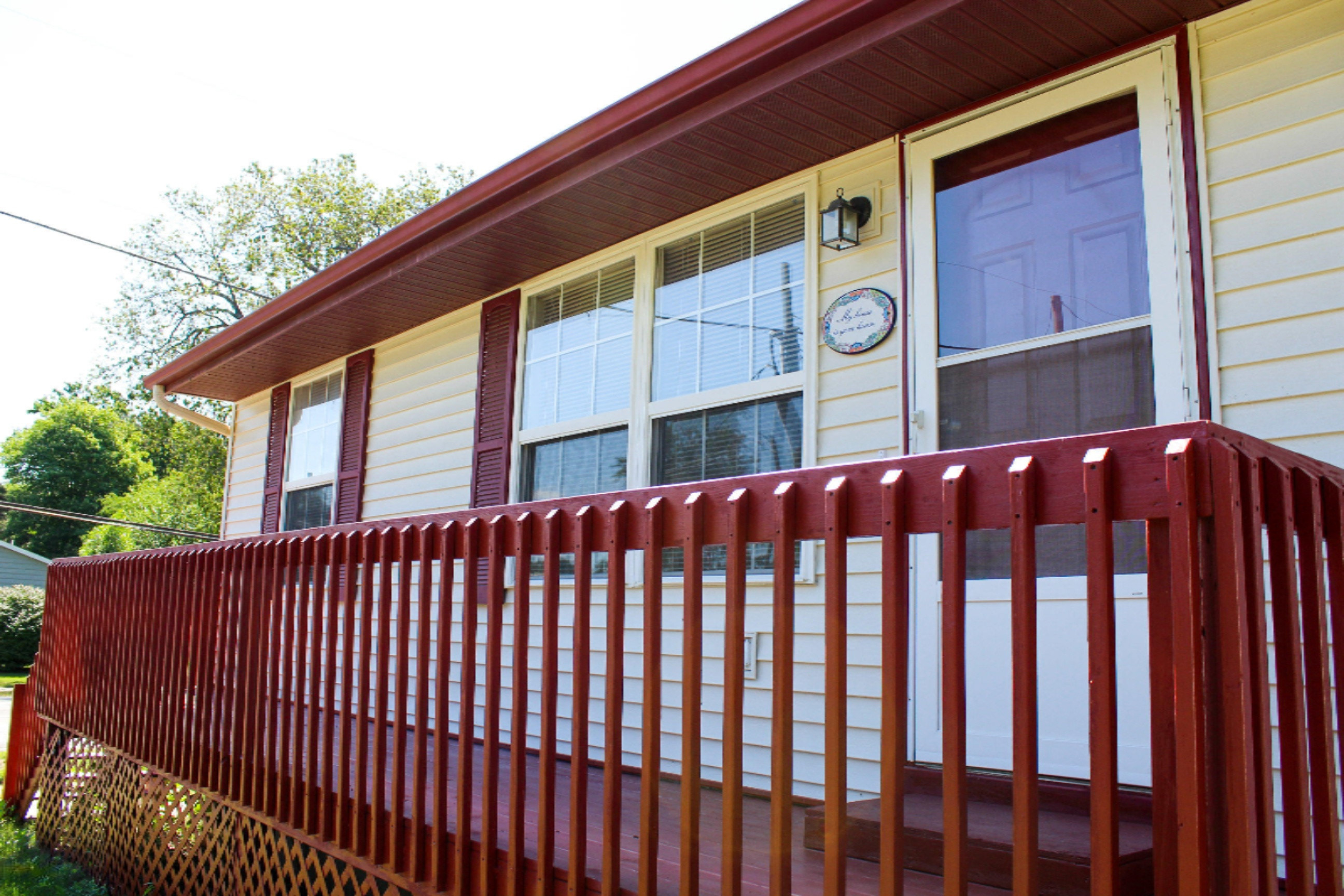 1373 Horton Road Muskegon, MI 49445 - Photo 4 of 36 Front Deck