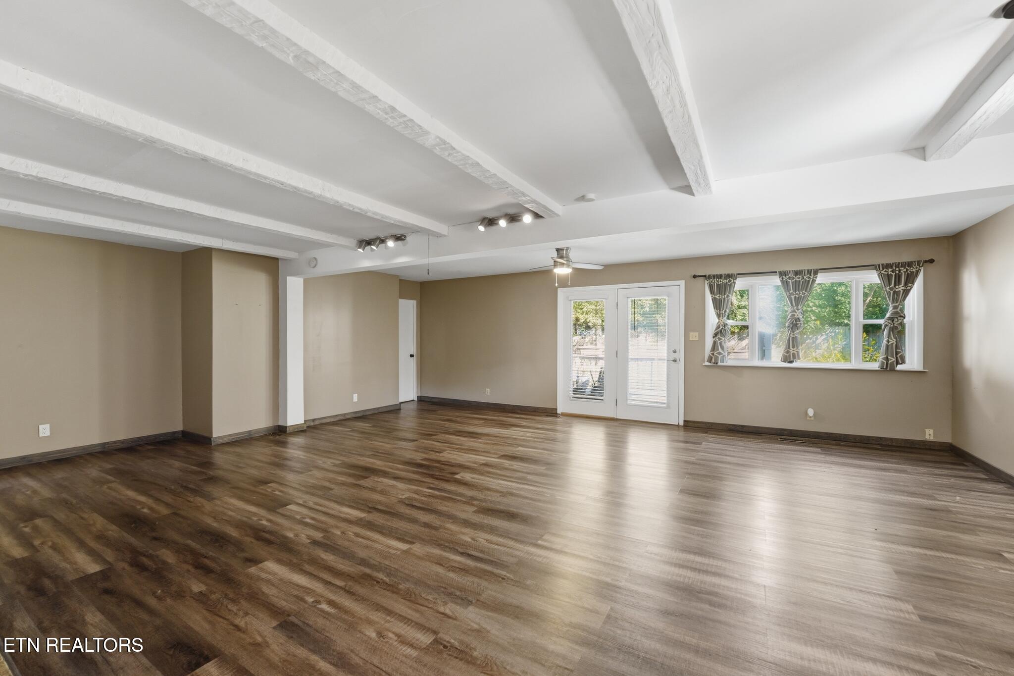 106 Pallas Road Oak Ridge, TN 37830 - Photo 7 of 18 13_106_Pallas_Road-Living_room-2874