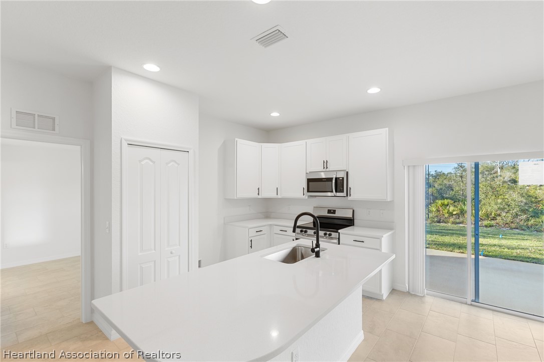 6151 Monegro Street Sebring, FL 33872 - Photo 5 of 36
