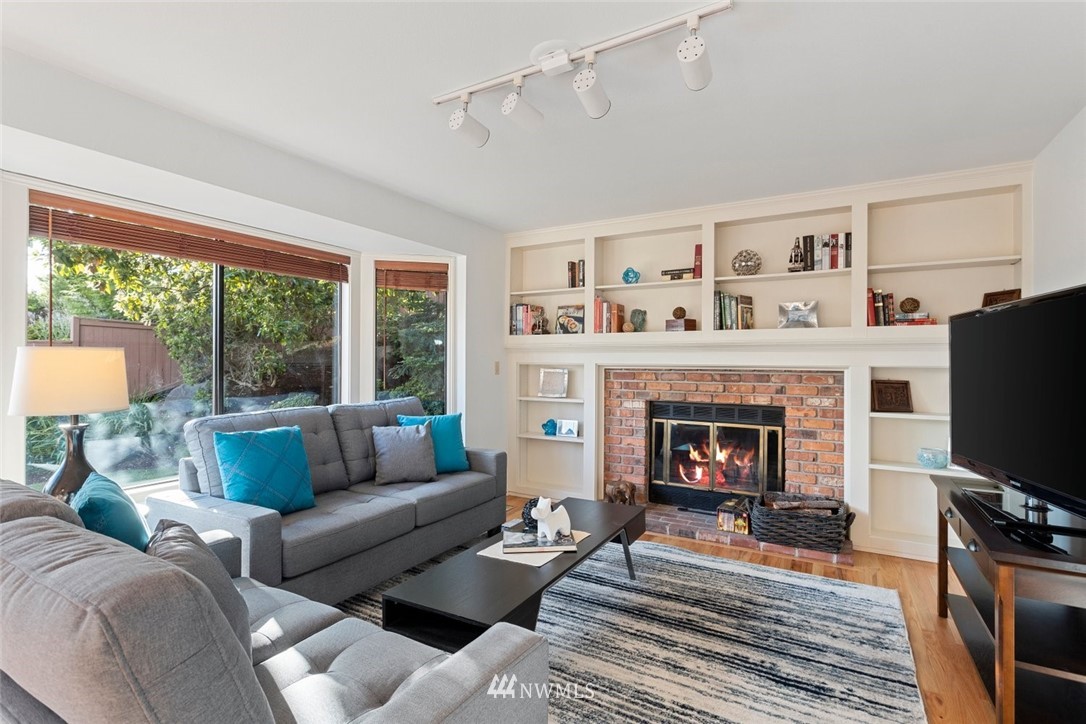 14907 Southeast 64th Street Bellevue, WA 98006 - Photo 11 of 26