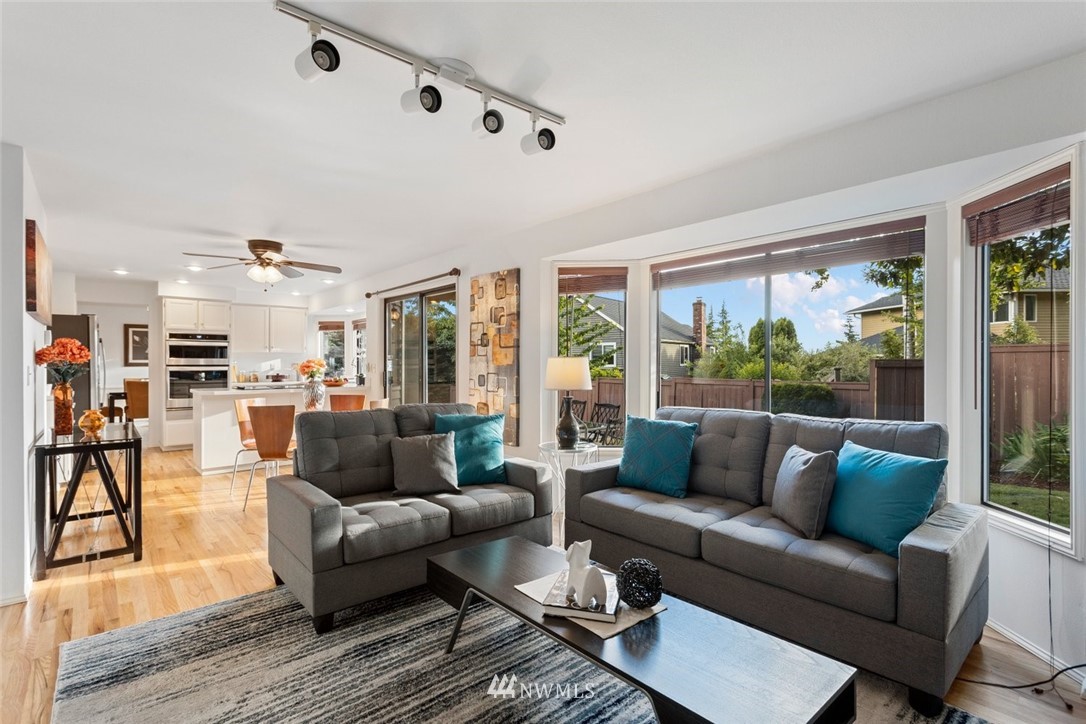 14907 Southeast 64th Street Bellevue, WA 98006 - Photo 12 of 26