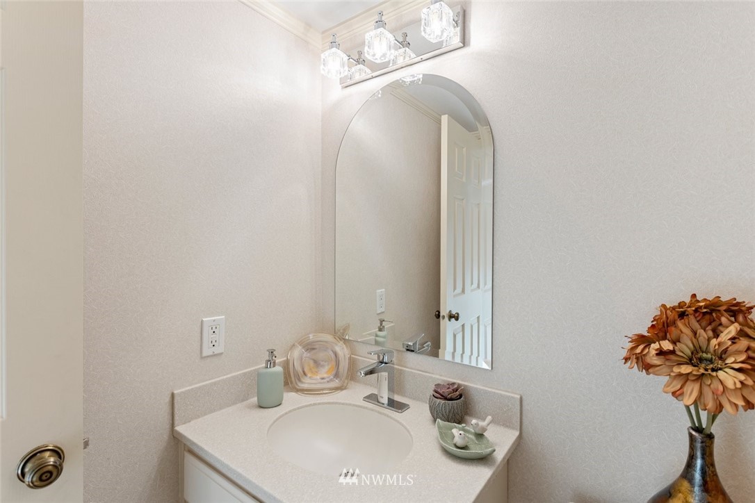 14907 Southeast 64th Street Bellevue, WA 98006 - Photo 13 of 26