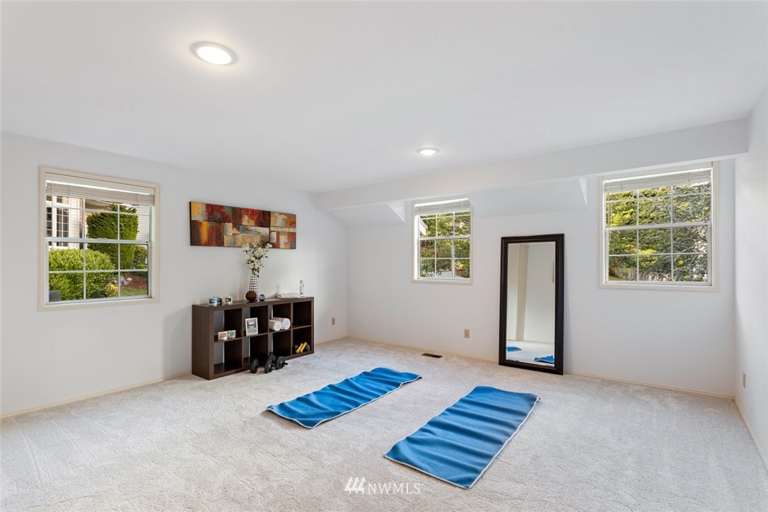 14907 Southeast 64th Street Bellevue, WA 98006 - Photo 14 of 26