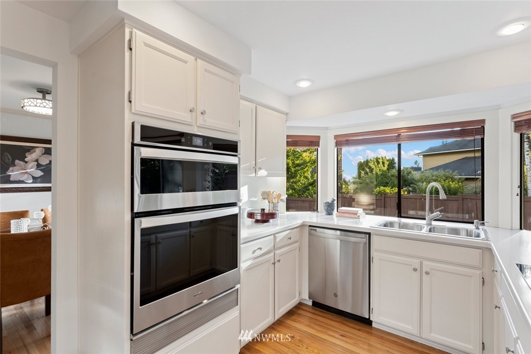 14907 Southeast 64th Street Bellevue, WA 98006 - Photo 8 of 26