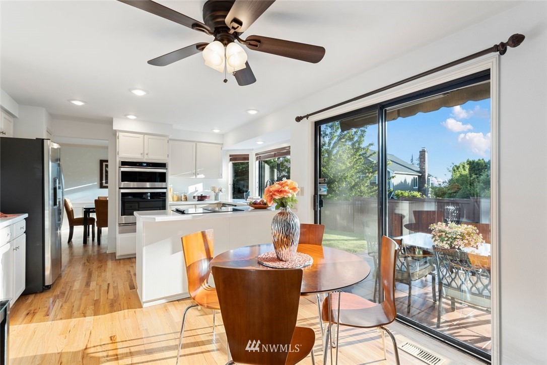 14907 Southeast 64th Street Bellevue, WA 98006 - Photo 10 of 26