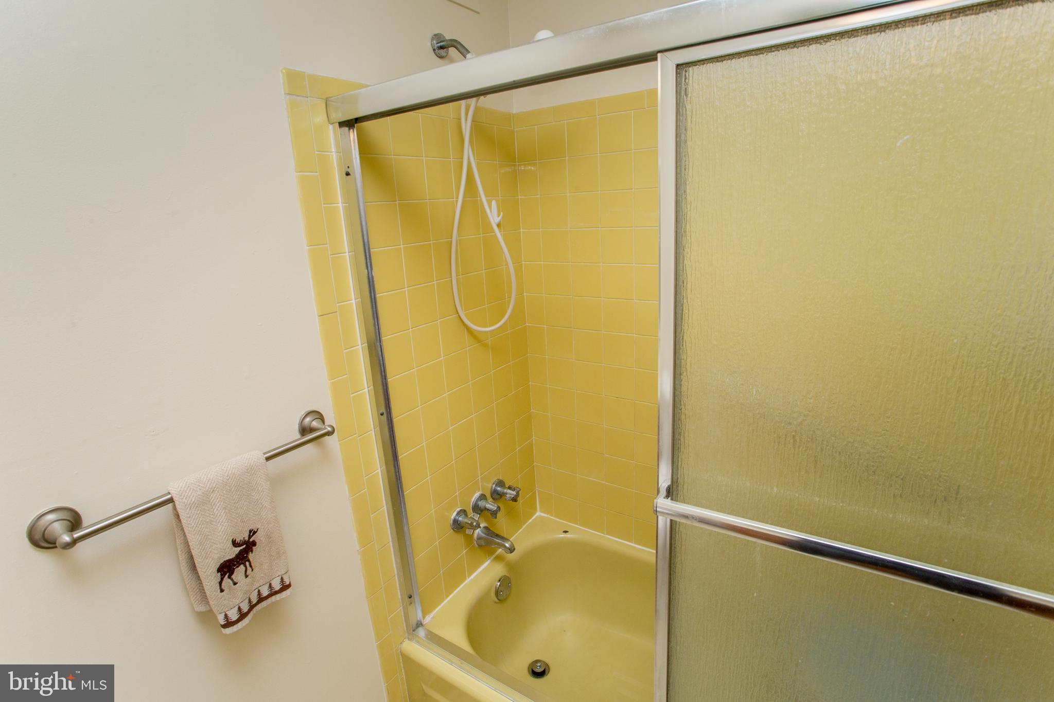 10825 Academy Road Philadelphia, PA 19154 - Photo 39 of 56 Hall bath with Tub/Shower Combo and sliding doors