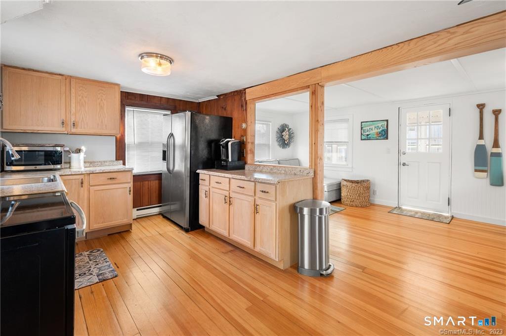 121 Shore Road Waterford, CT 06385 - Photo 10 of 29 Gallery Image 10