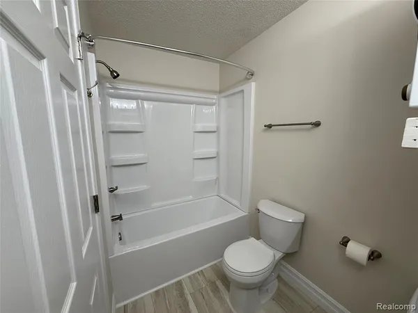$1,100 | 140 South Saginaw Street, Unit 2, Byron, MI 48418