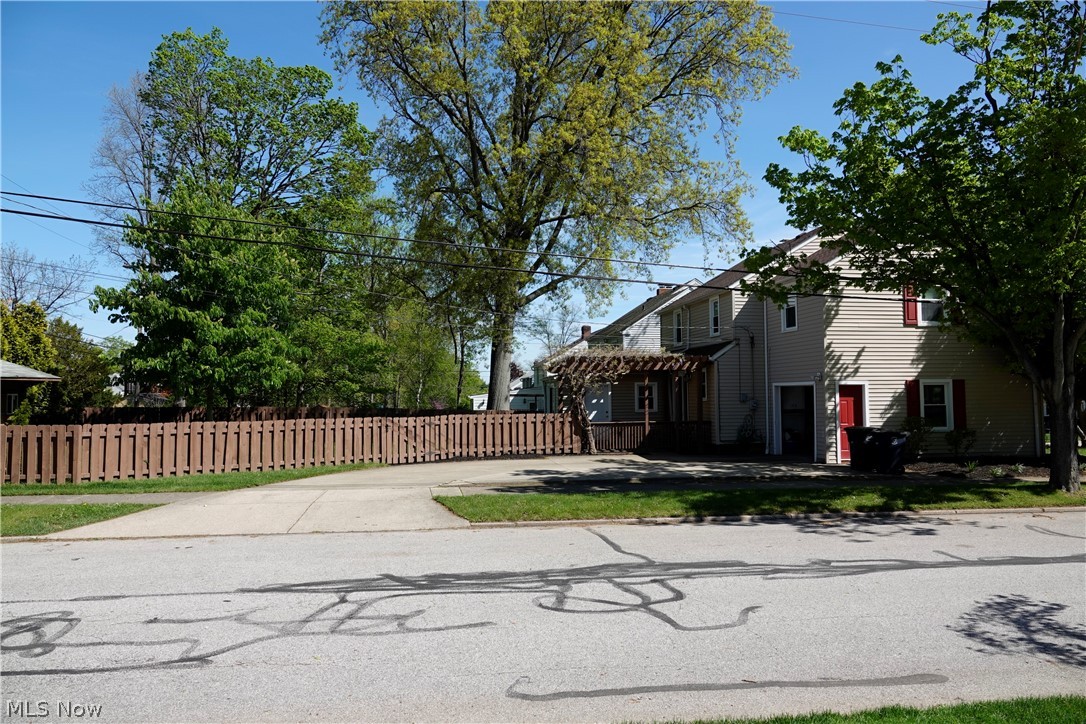 1168 Croyden Road Lyndhurst, OH 44124 - Photo 3 of 26