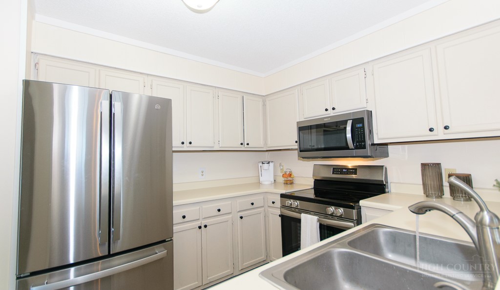 301 Pinnacle Inn Road, Unit 2204 Beech Mountain, NC 28604 - Photo 16 of 46 Gallery Image 16