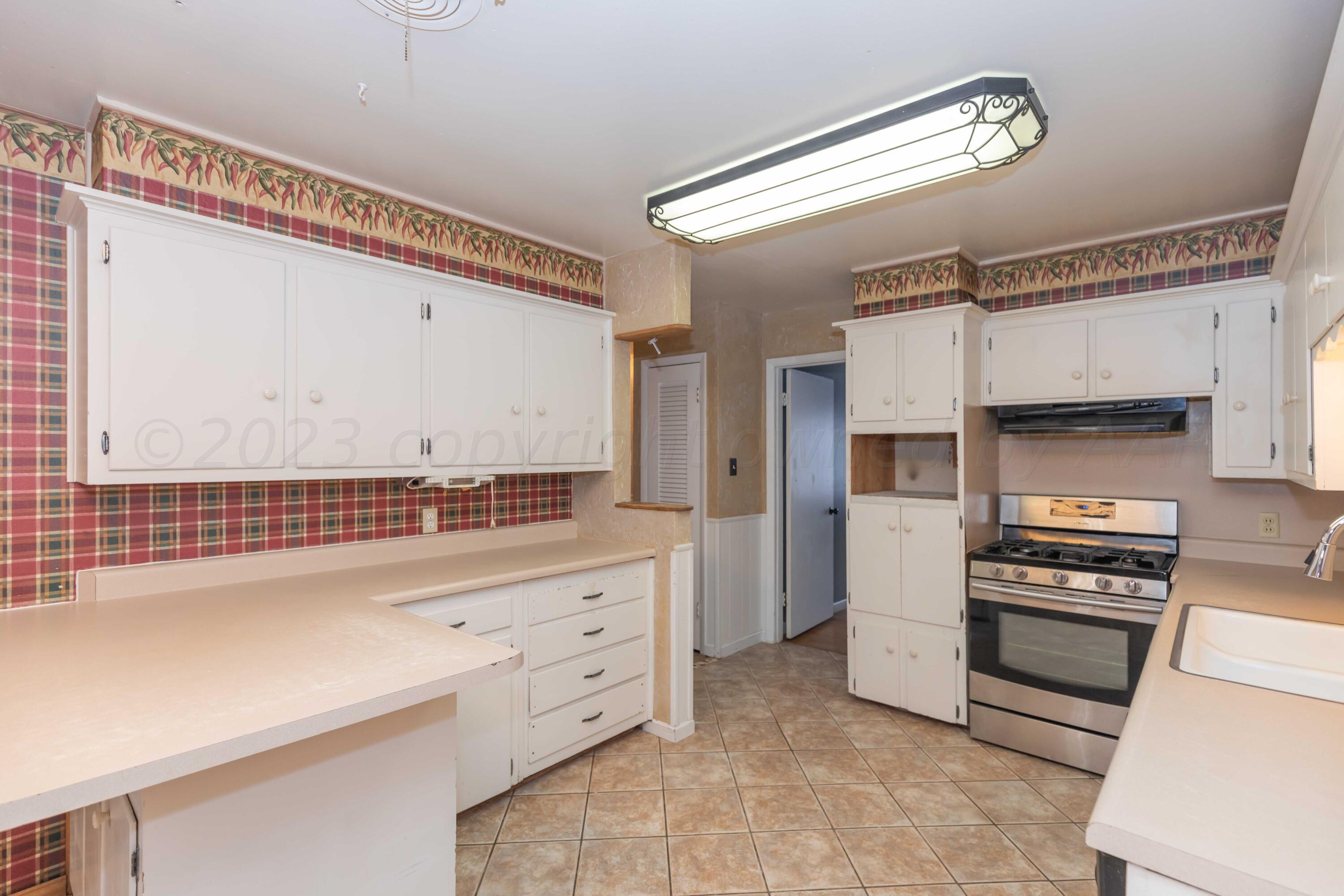 4315 South Bonham Street Amarillo, TX 79110 - Photo 11 of 39 KITCHEN VIEW 2