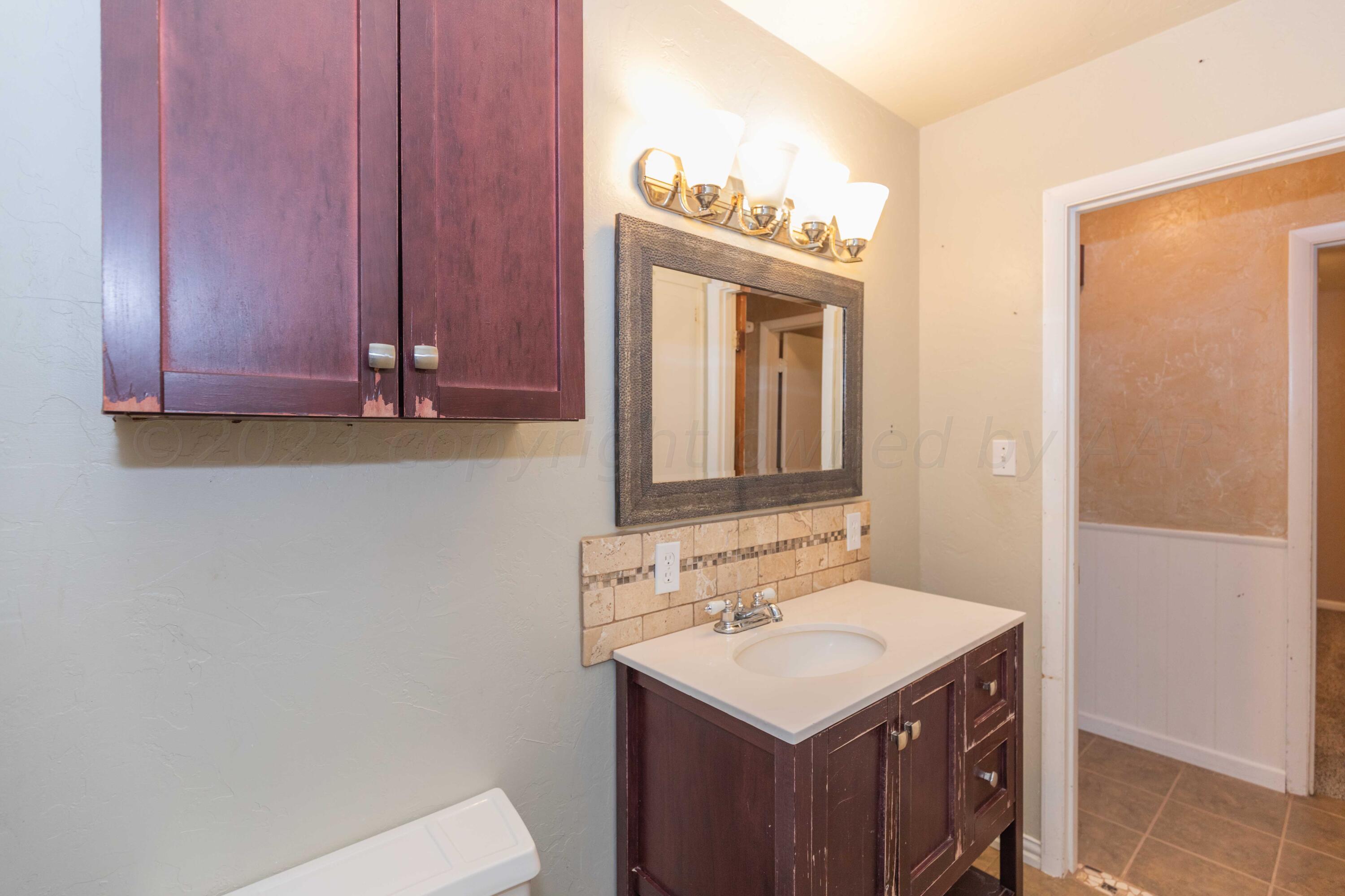 4315 South Bonham Street Amarillo, TX 79110 - Photo 29 of 39 BATHROOM 2 VIEW 2