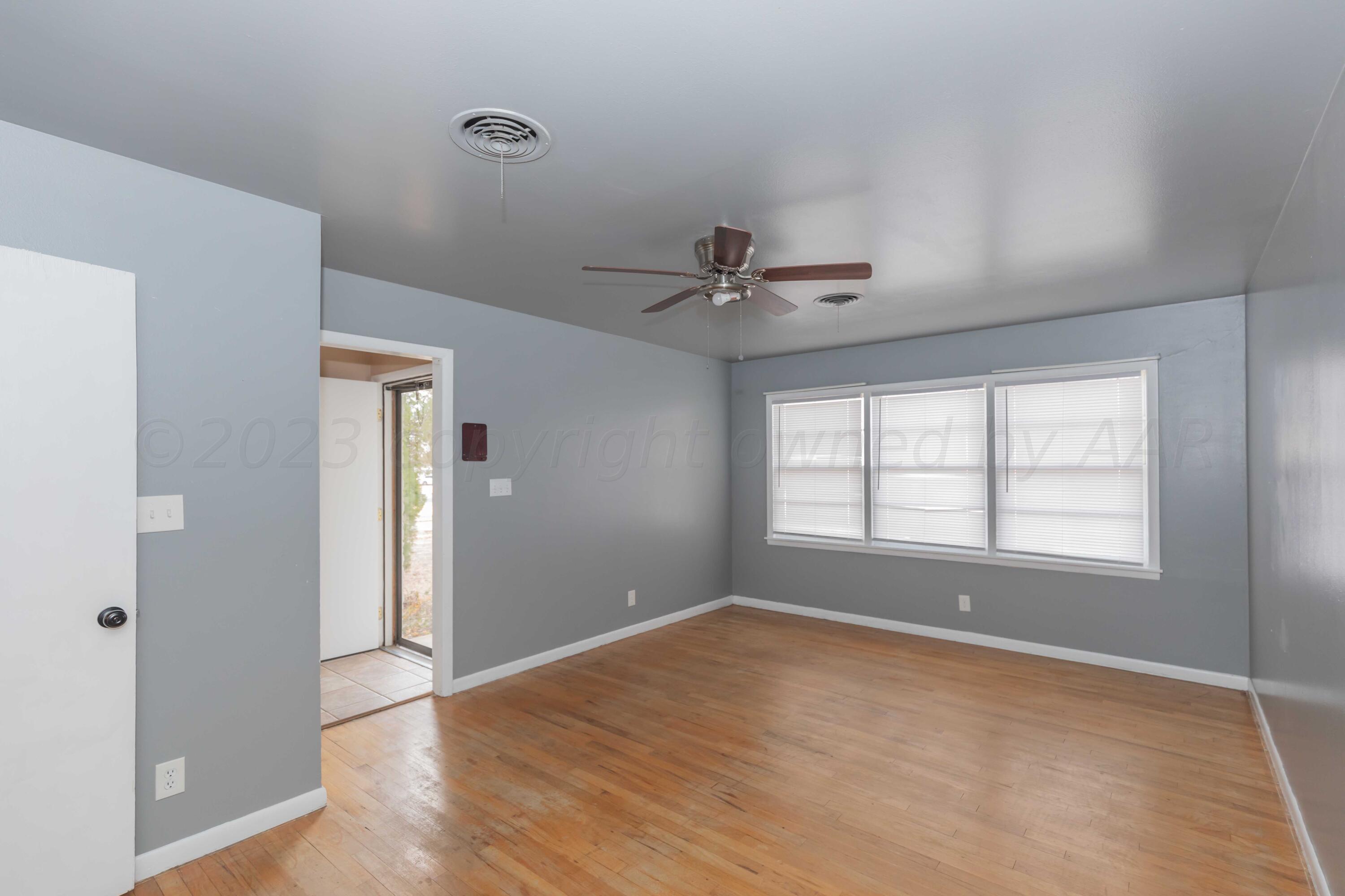 4315 South Bonham Street Amarillo, TX 79110 - Photo 3 of 39 LIVING ROOM VIEW 1