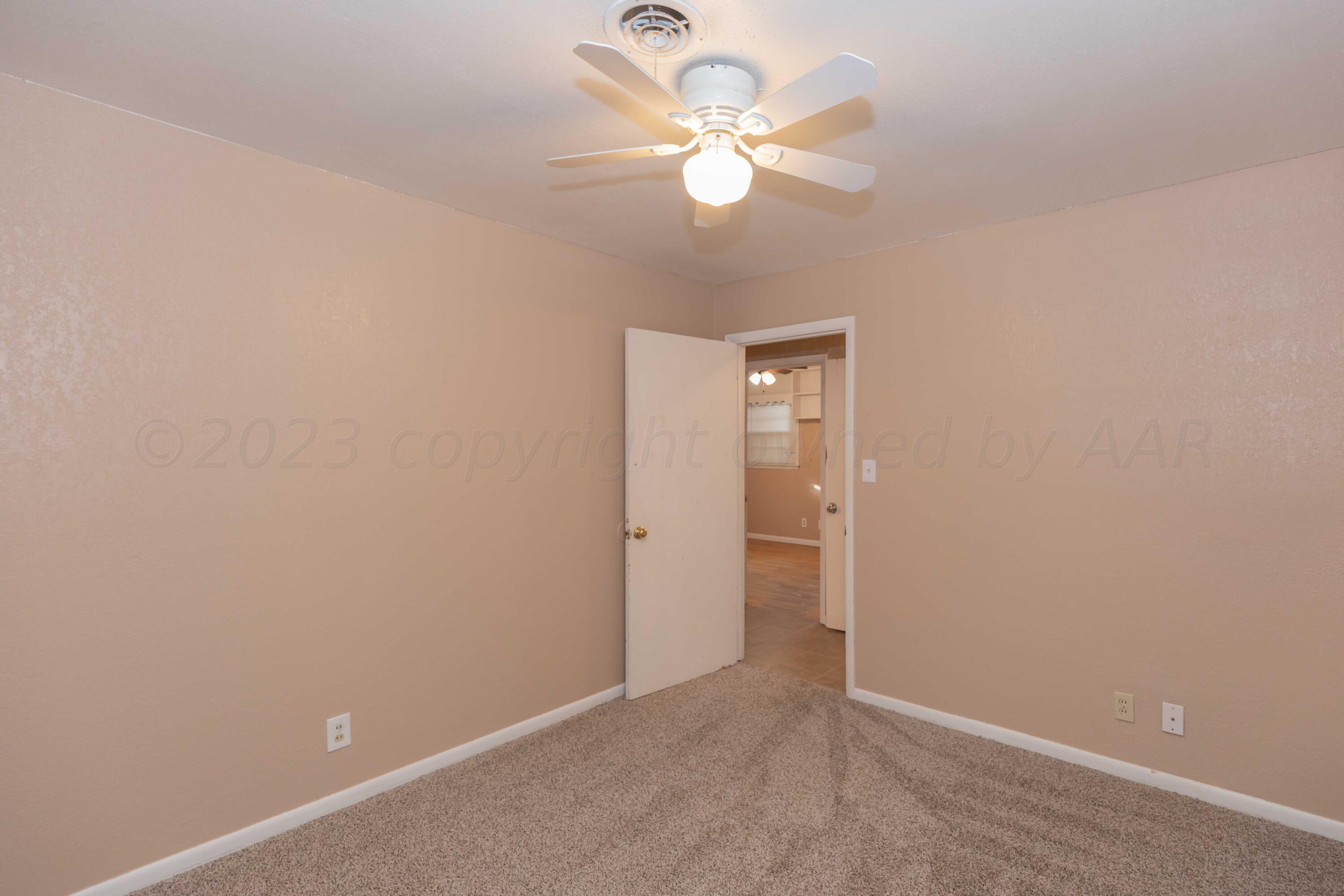 4315 South Bonham Street Amarillo, TX 79110 - Photo 32 of 39 OFFICE/Third Bedroom VIEW 3