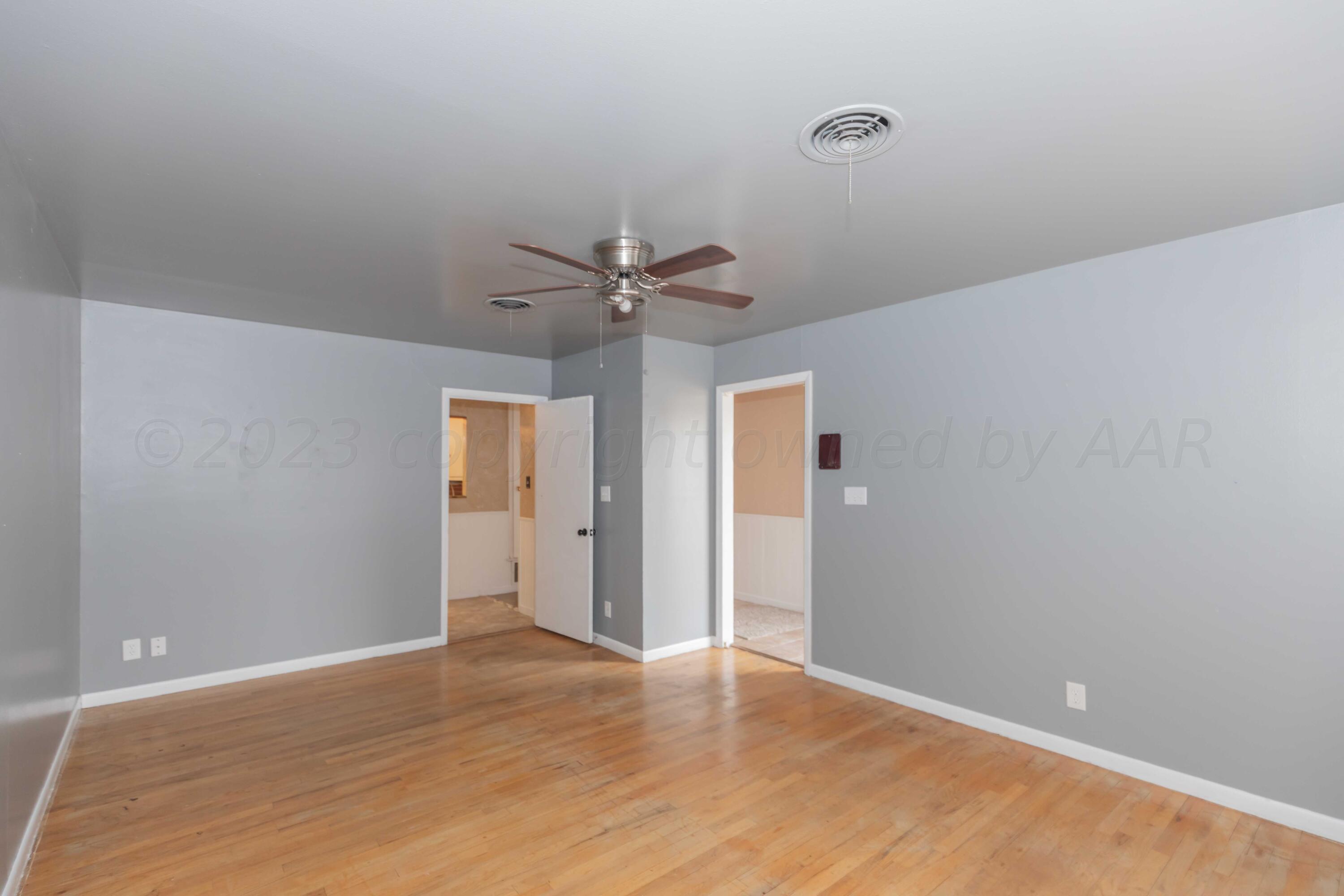 4315 South Bonham Street Amarillo, TX 79110 - Photo 4 of 39 LIVING ROOM VIEW 2