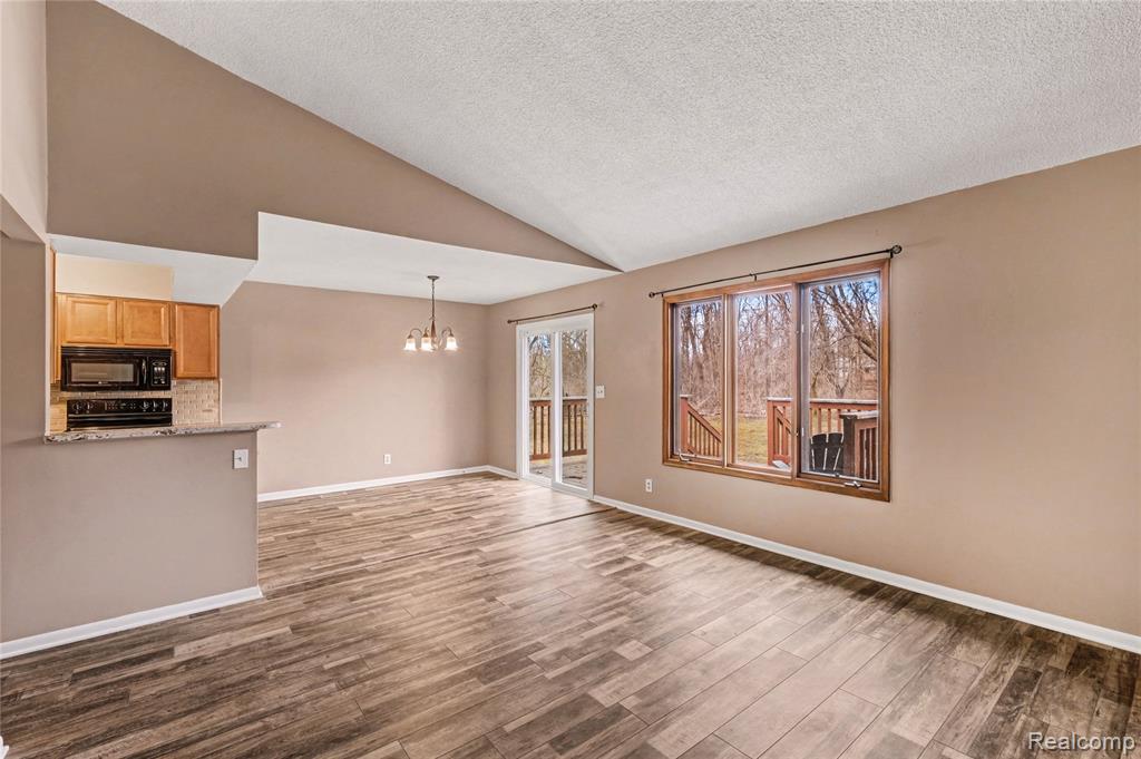 210 Mary Street Flushing, MI 48433 - Photo 2 of 22