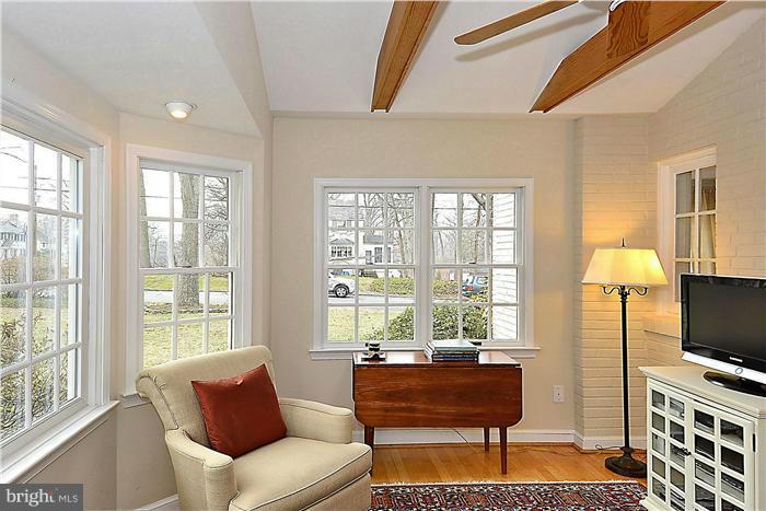 5901 Cobalt Road Bethesda, MD 20816 - Photo 17 of 30 SUNROOM, MAIN LEVEL